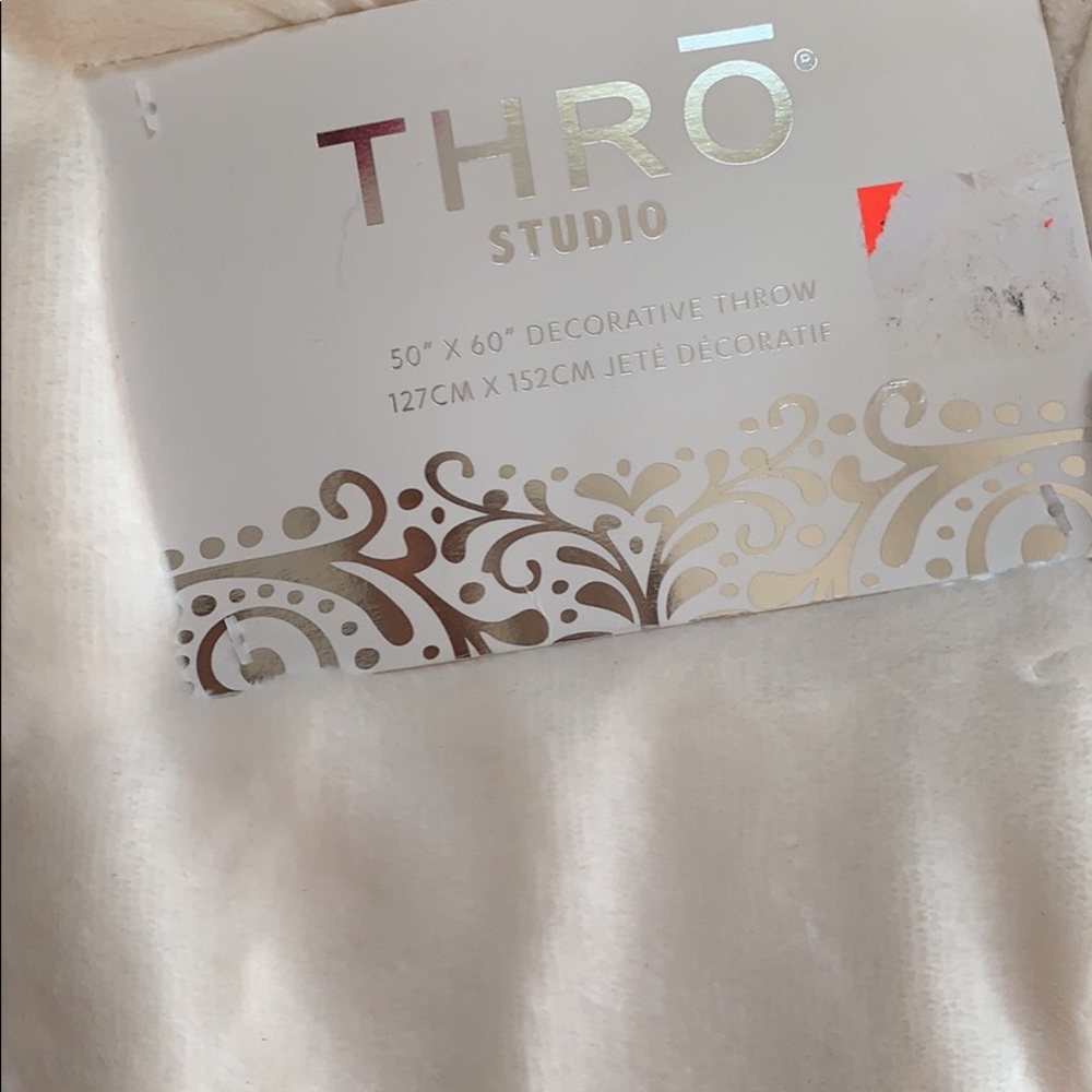 Pineapple throw